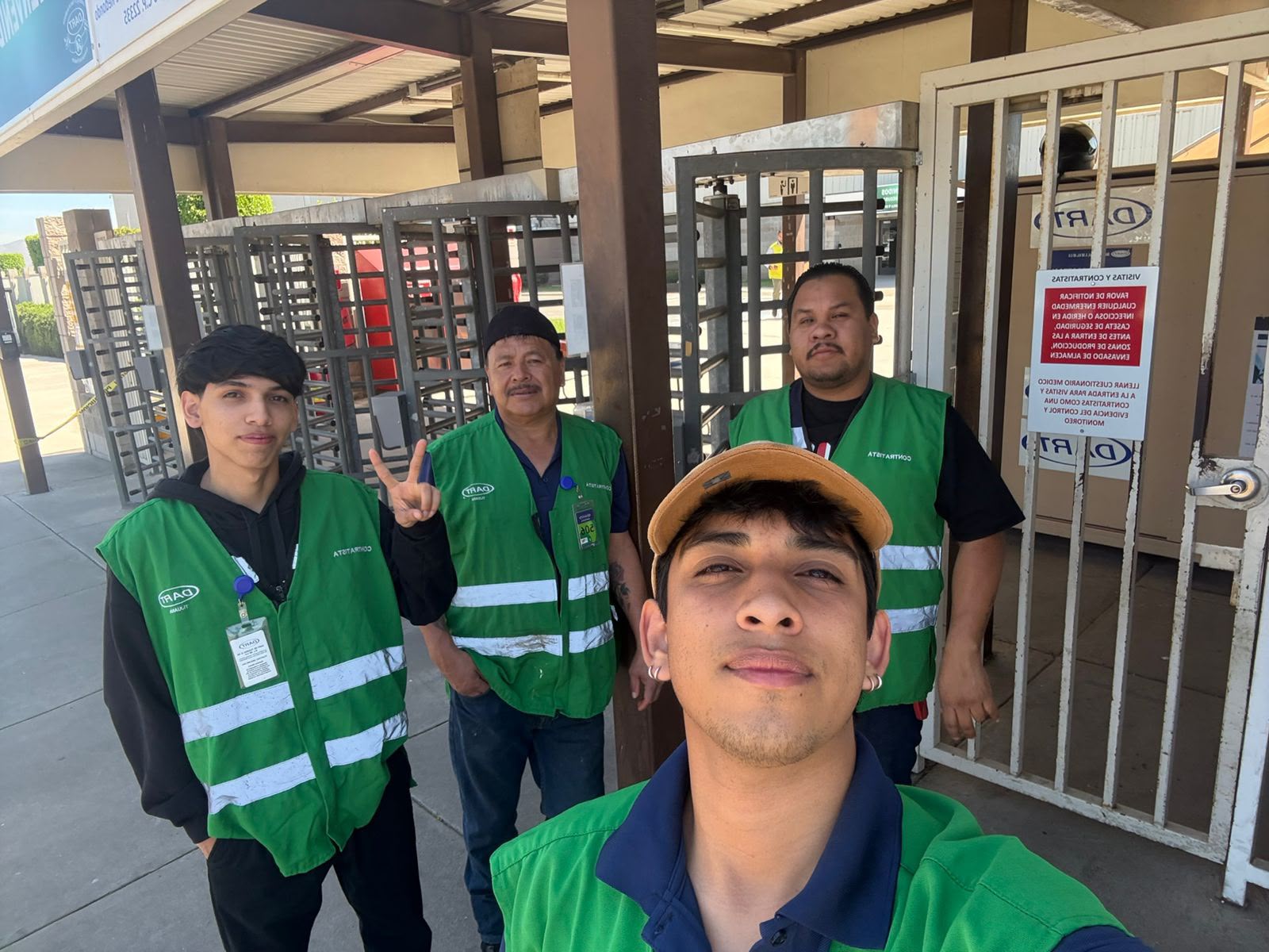 Personal técnico de INTEC durante una visita a instalaciones industriales